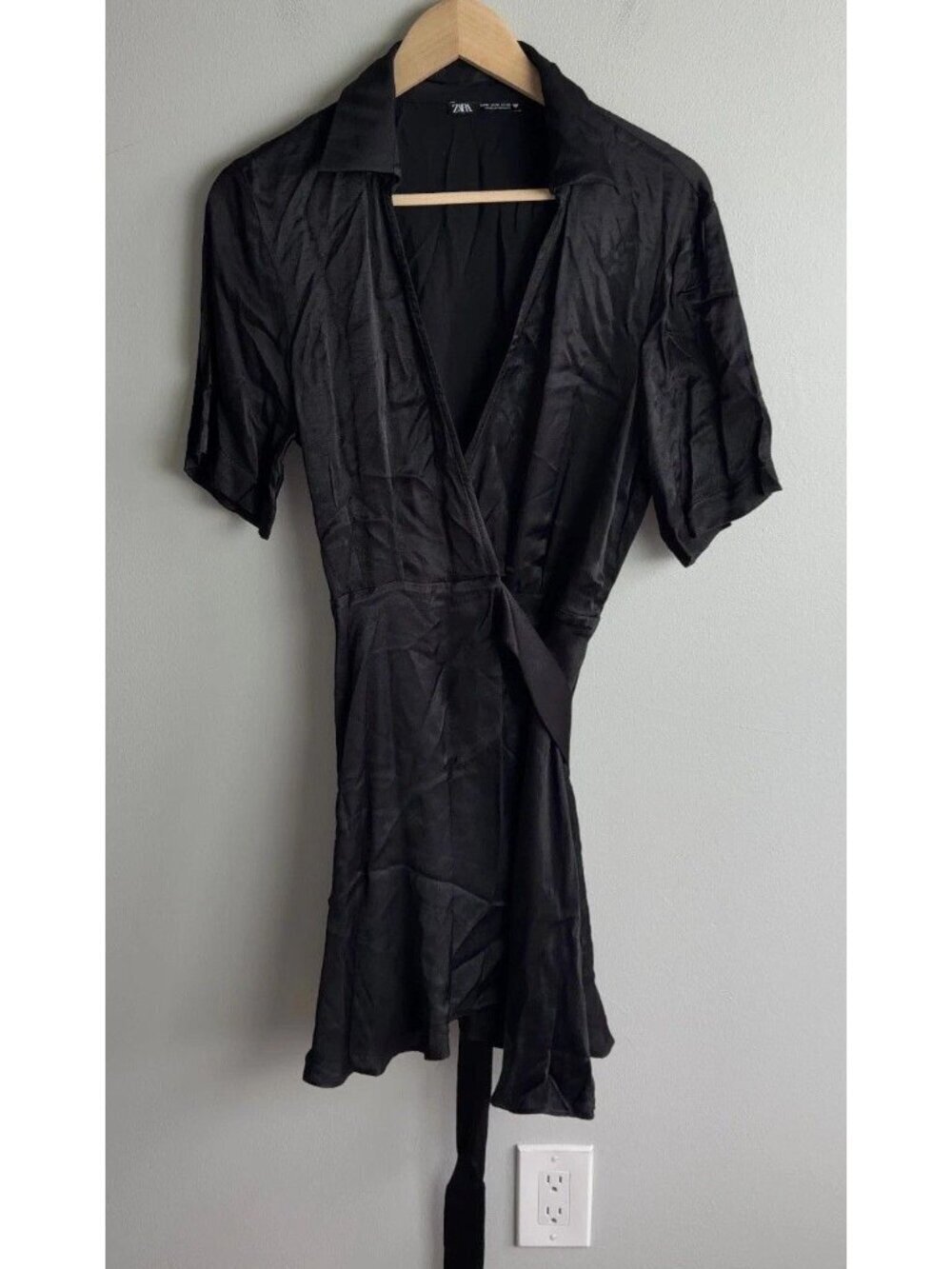 Zara Black Satin Wrap Dress Short Sleeve Tie Waist Collared Size Medium Women’s